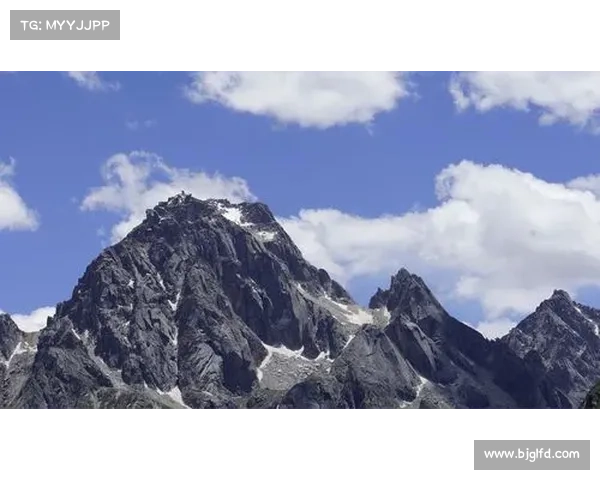 在边陲荒漠中聆听自然心声与生命对话的智慧探索